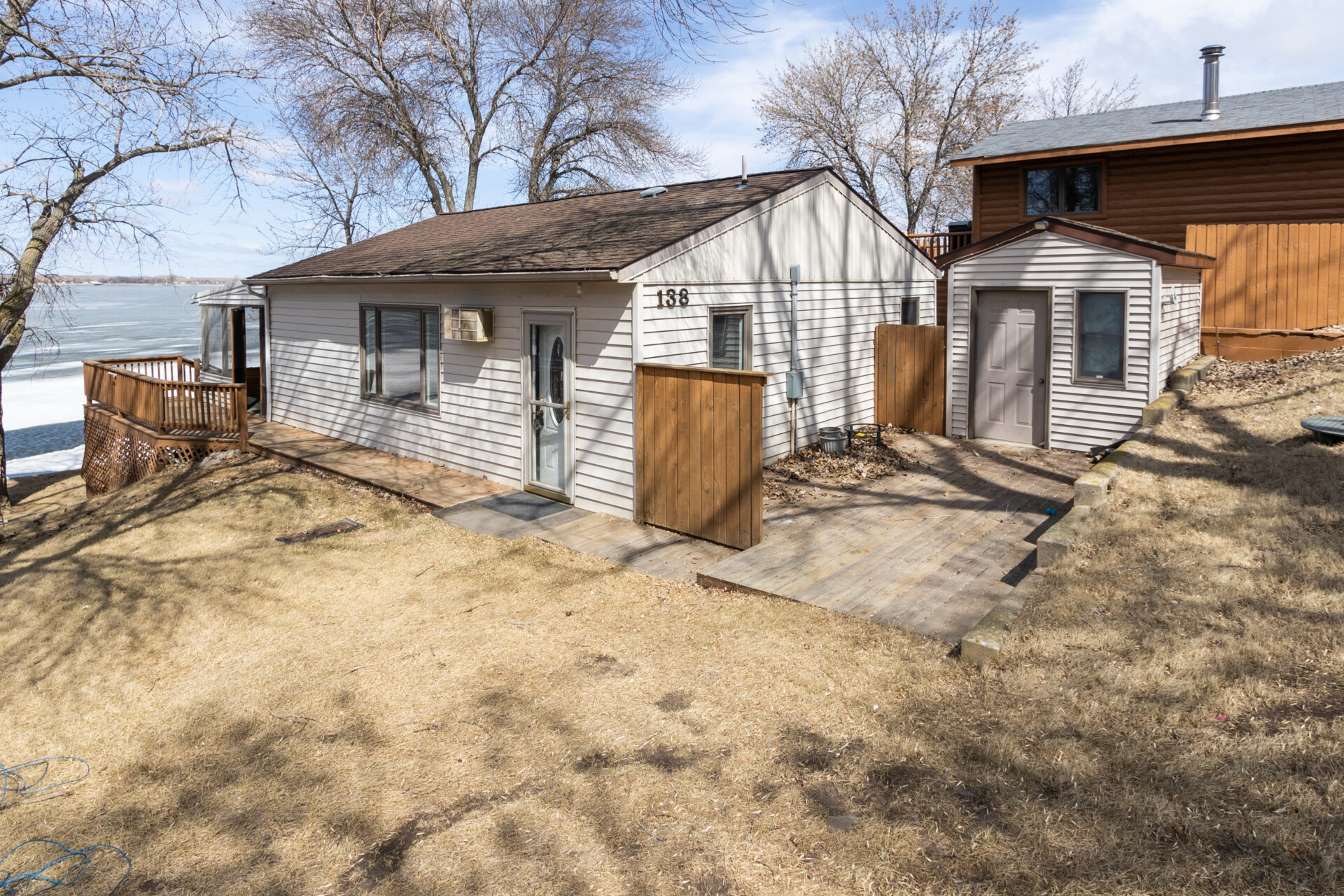 LAKE FRONT PROPERTY LAKE POINSETT 138 NE LAKE DRIVE., ESTELLINE SD